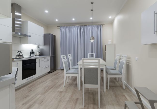 living-room-with-matching-color