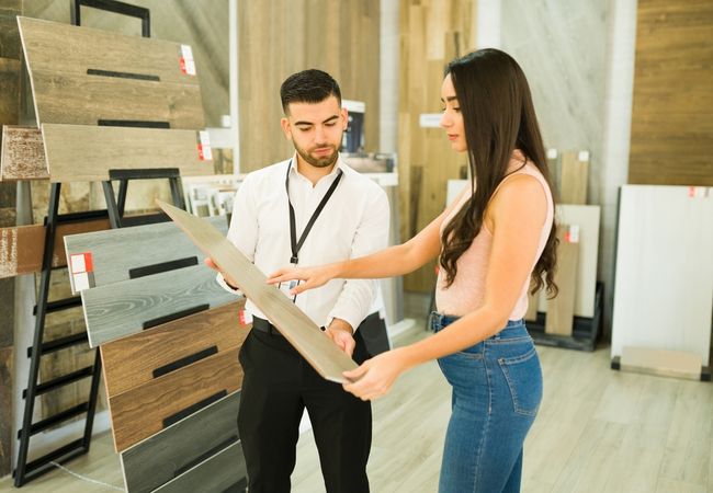 sales-man-with-customer