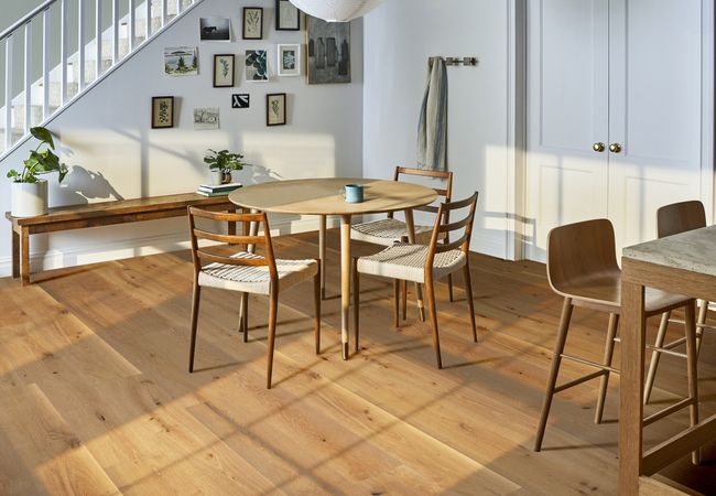 Anderson Tuftex Grand Estate White Oak Eaton Manor view 2